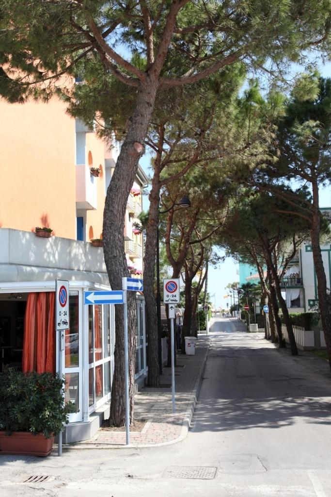Gioia Aparthotel 3*
